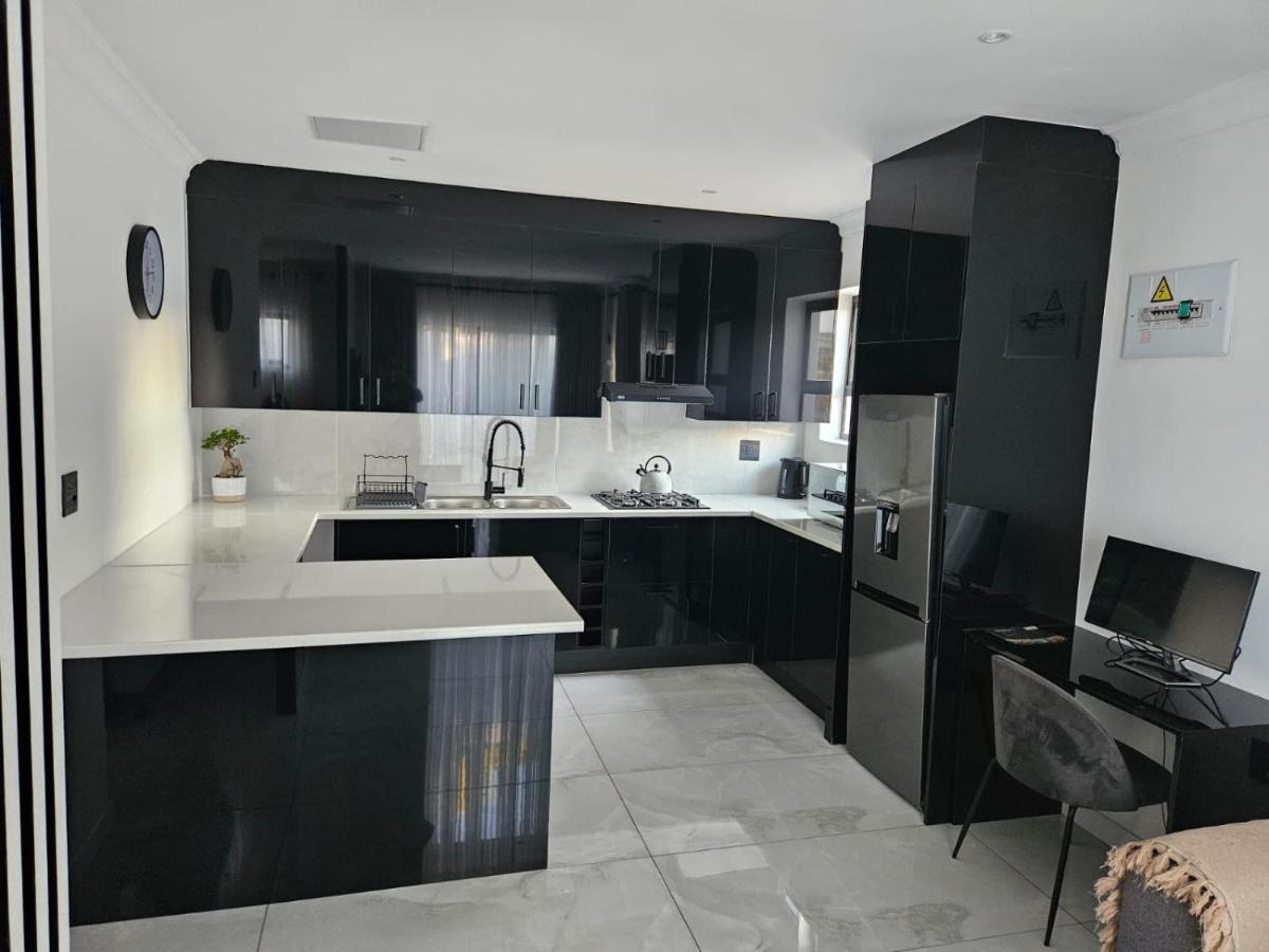 Nicky'S Guest House Roodepoort Buitenkant foto