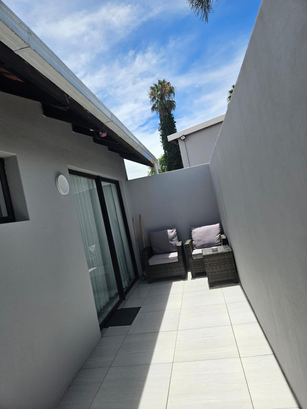 Nicky'S Guest House Roodepoort Buitenkant foto
